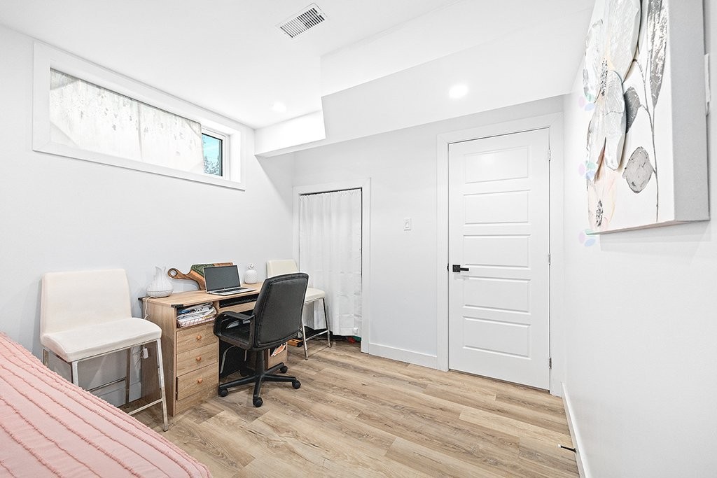 









586


Rue Louis-Cousineau

,
Gatineau (Aylmer),




QC
J9H5J9

