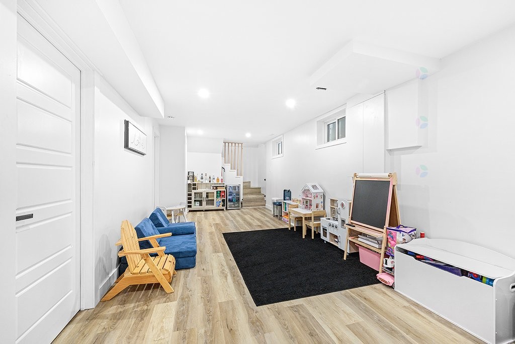 









586


Rue Louis-Cousineau

,
Gatineau (Aylmer),




QC
J9H5J9

