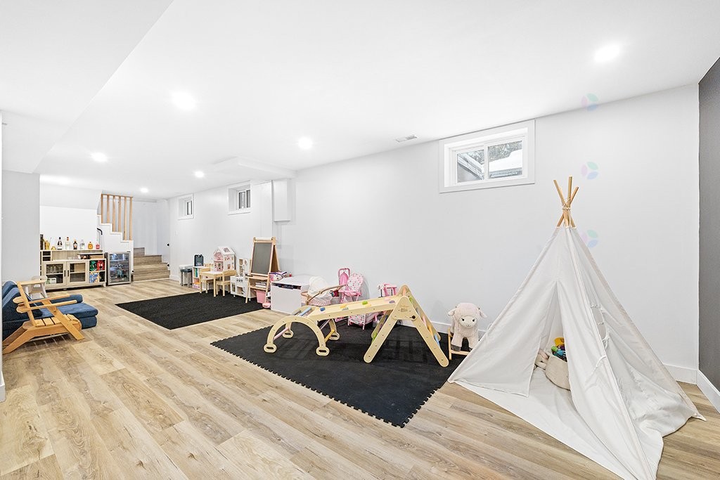 









586


Rue Louis-Cousineau

,
Gatineau (Aylmer),




QC
J9H5J9

