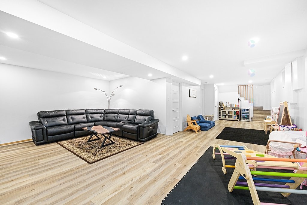 









586


Rue Louis-Cousineau

,
Gatineau (Aylmer),




QC
J9H5J9

