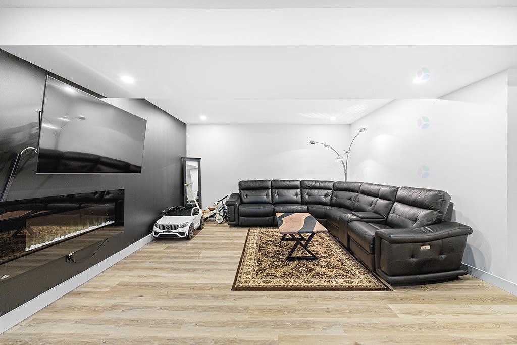 









586


Rue Louis-Cousineau

,
Gatineau (Aylmer),




QC
J9H5J9

