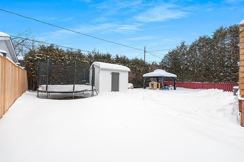 









586


Rue Louis-Cousineau

,
Gatineau (Aylmer),




QC
J9H5J9

