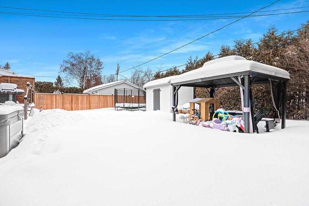 









586


Rue Louis-Cousineau

,
Gatineau (Aylmer),




QC
J9H5J9

