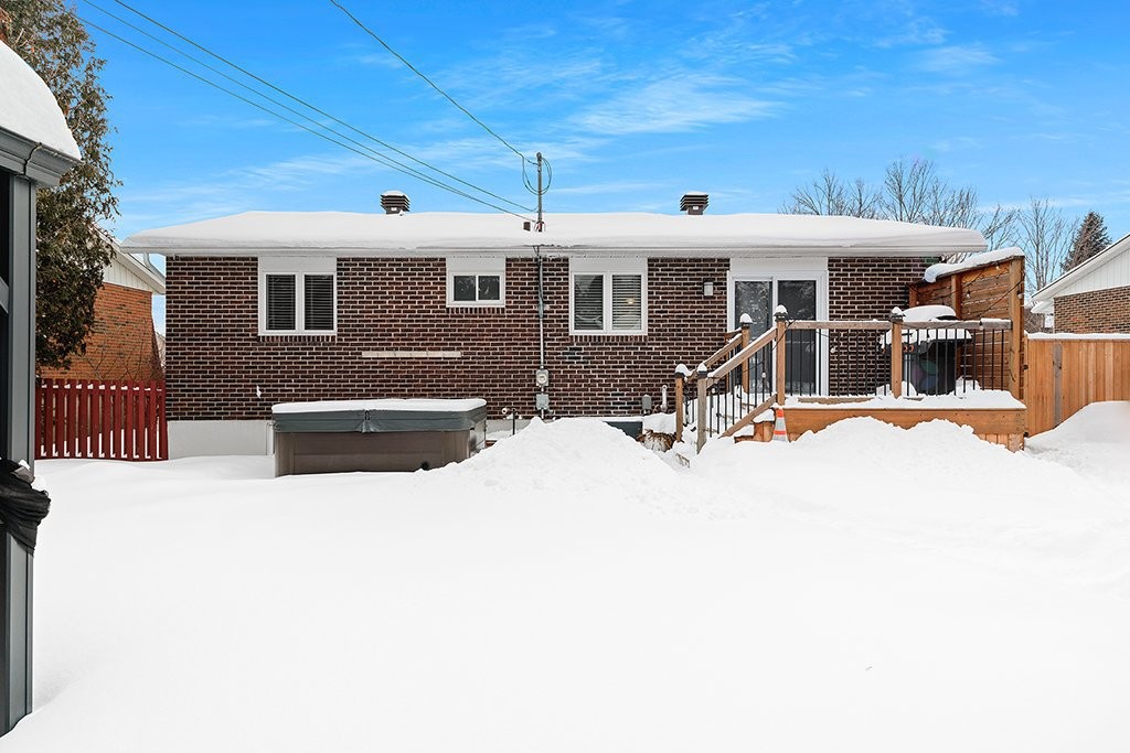 









586


Rue Louis-Cousineau

,
Gatineau (Aylmer),




QC
J9H5J9

