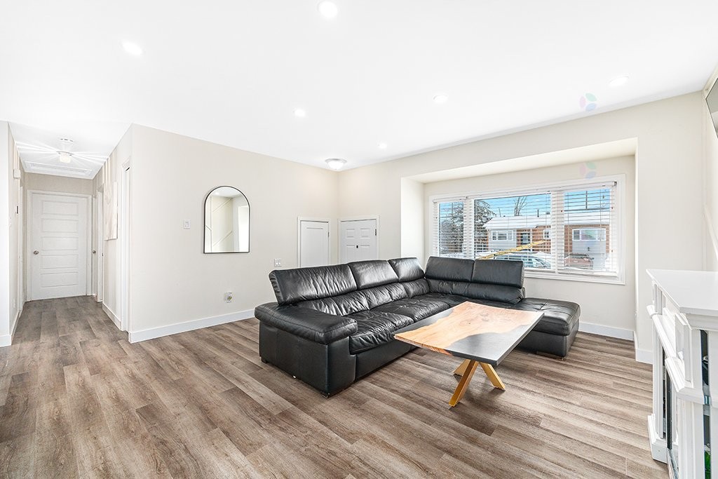 









586


Rue Louis-Cousineau

,
Gatineau (Aylmer),




QC
J9H5J9

