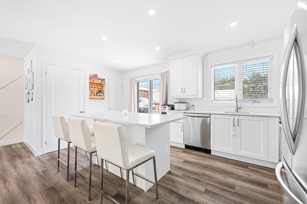 









586


Rue Louis-Cousineau

,
Gatineau (Aylmer),




QC
J9H5J9

