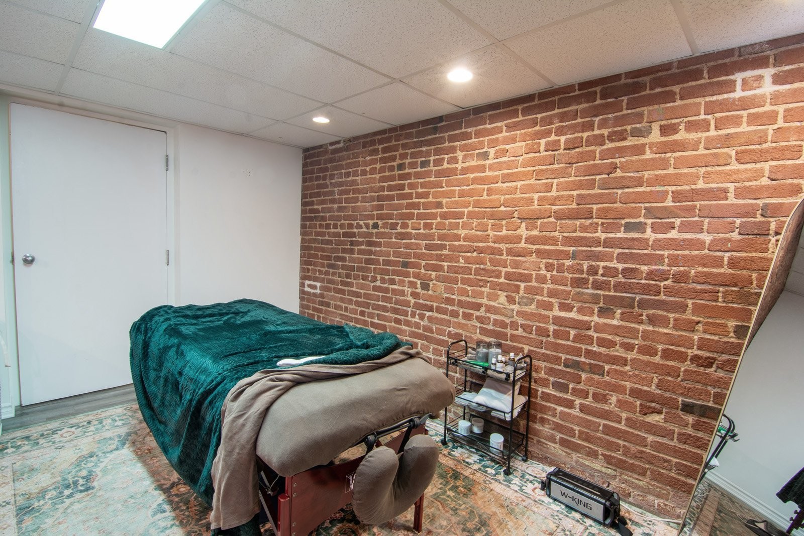 









1715A


Av. Bourgogne

,
Chambly,




QC
J3L1Y8

