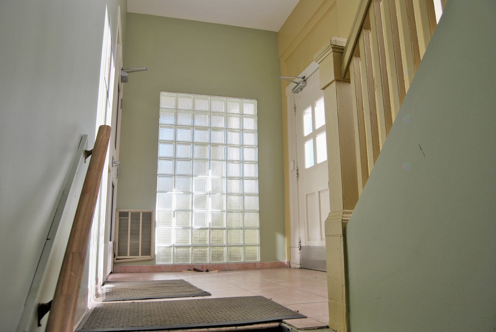 









1715A


Av. Bourgogne

,
Chambly,




QC
J3L1Y8

