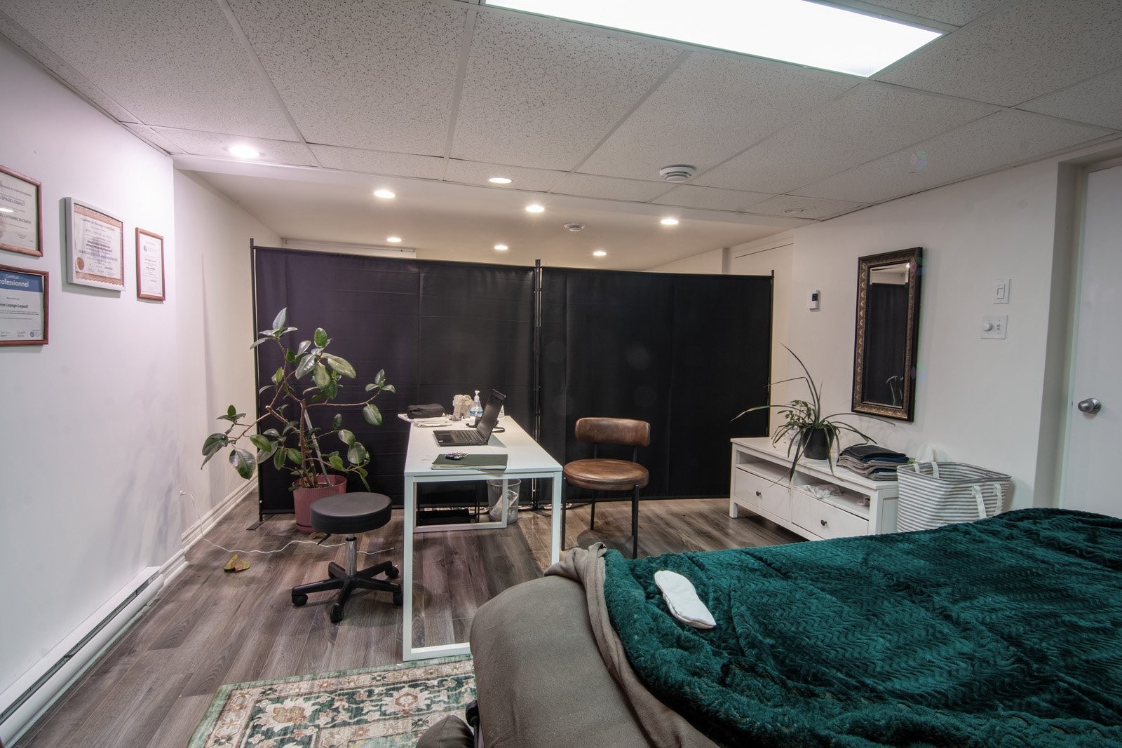 









1715A


Av. Bourgogne

,
Chambly,




QC
J3L1Y8

