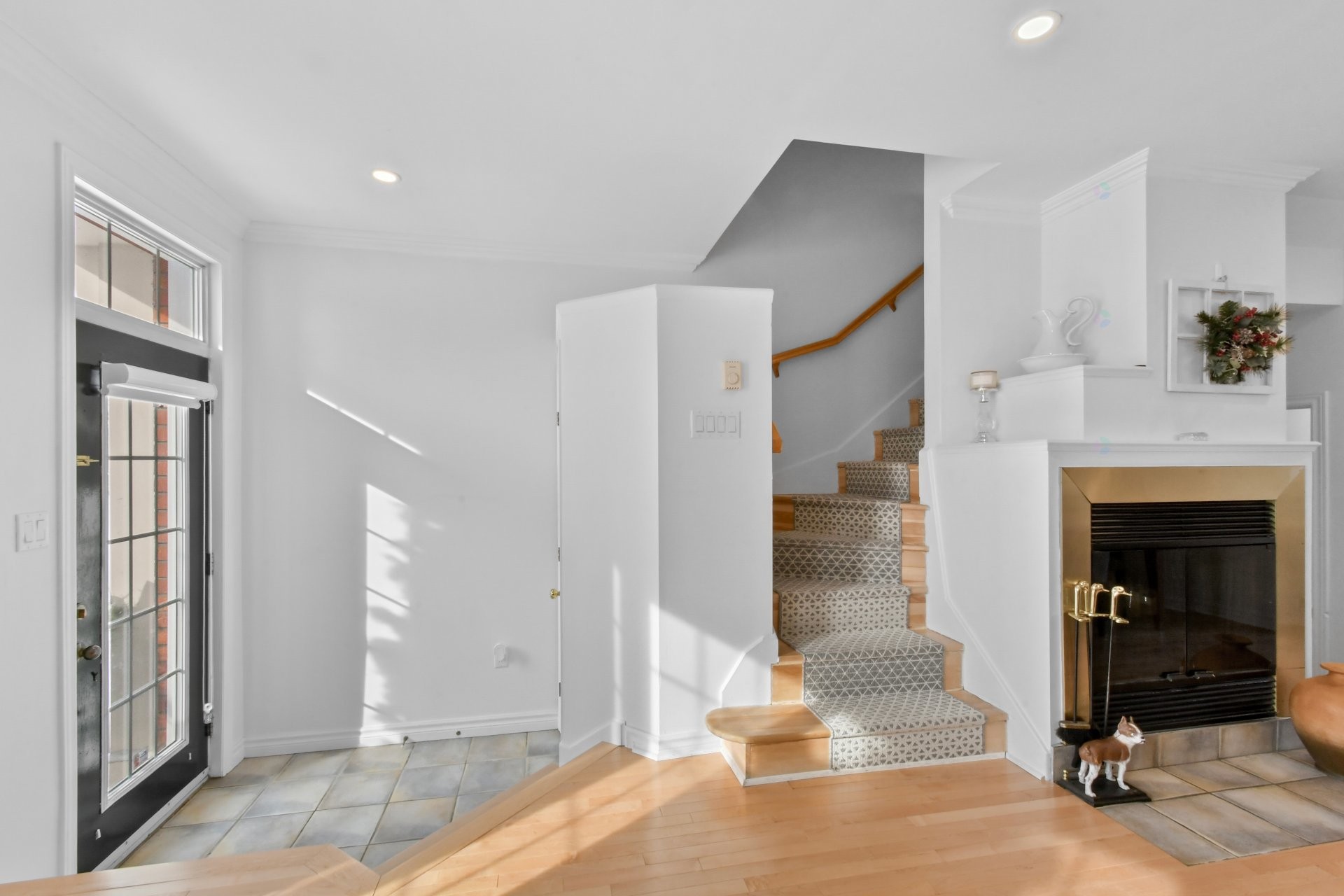 









1559


Rue de l'Everest

,
Montréal (Saint-Laurent),




QC
H2R2W6

