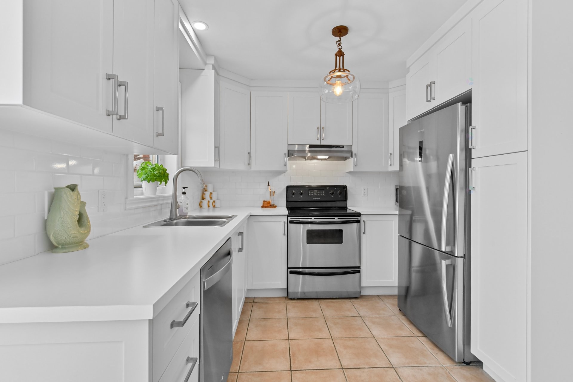 









1559


Rue de l'Everest

,
Montréal (Saint-Laurent),




QC
H2R2W6

