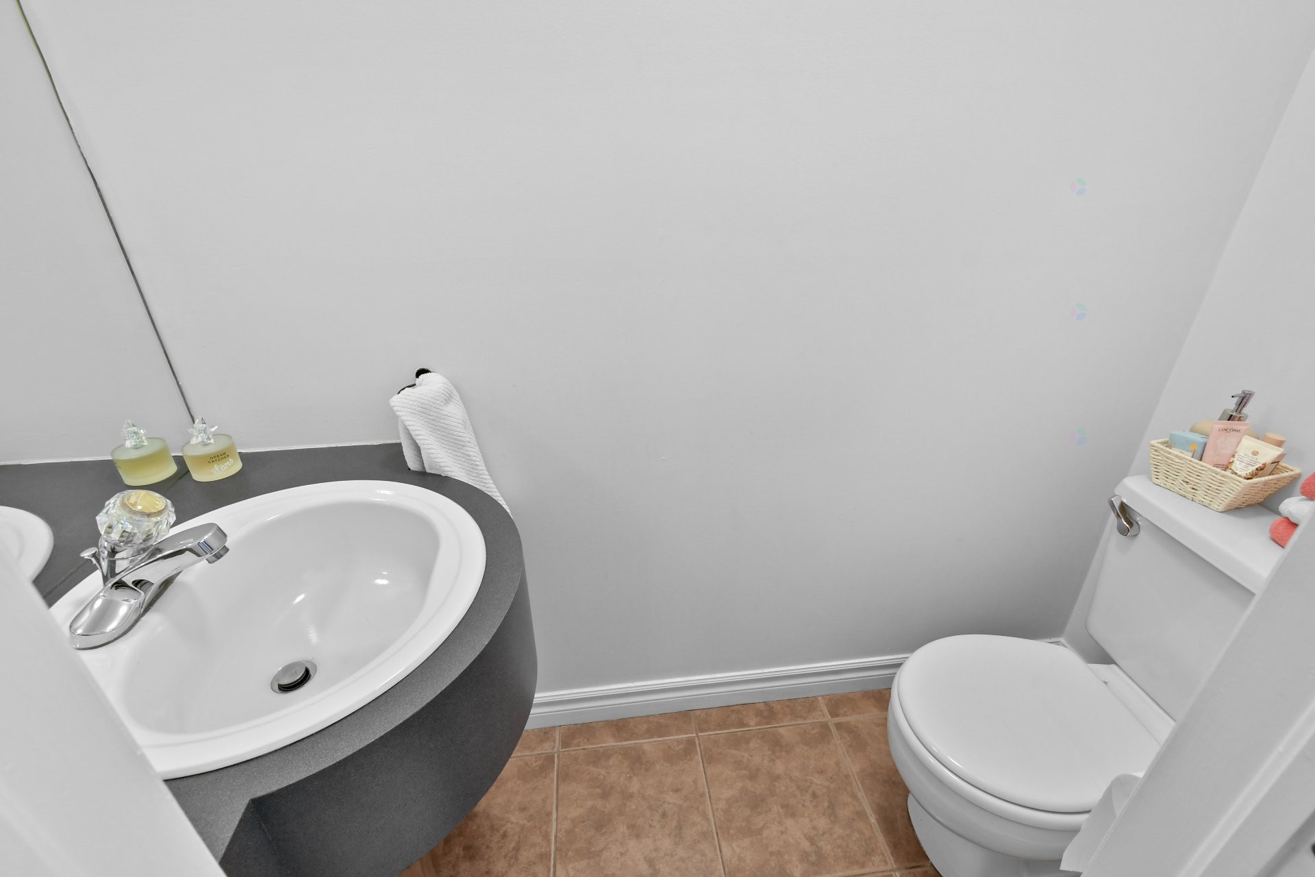 









1559


Rue de l'Everest

,
Montréal (Saint-Laurent),




QC
H2R2W6

