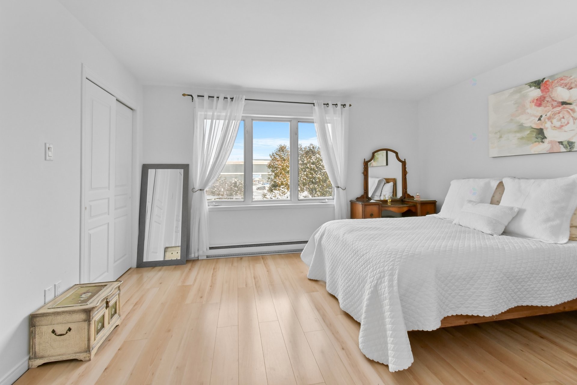 









1559


Rue de l'Everest

,
Montréal (Saint-Laurent),




QC
H2R2W6

