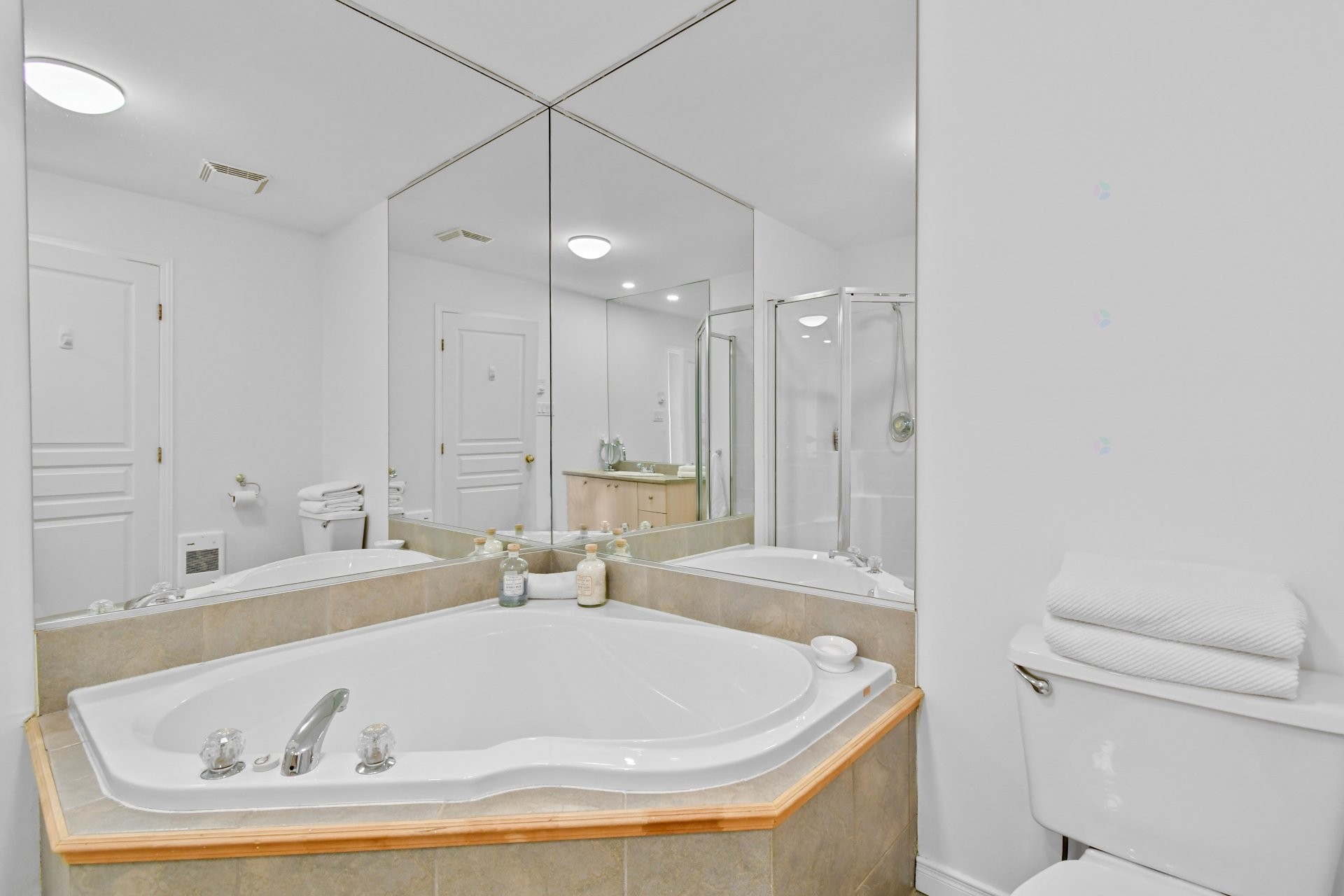 









1559


Rue de l'Everest

,
Montréal (Saint-Laurent),




QC
H2R2W6

