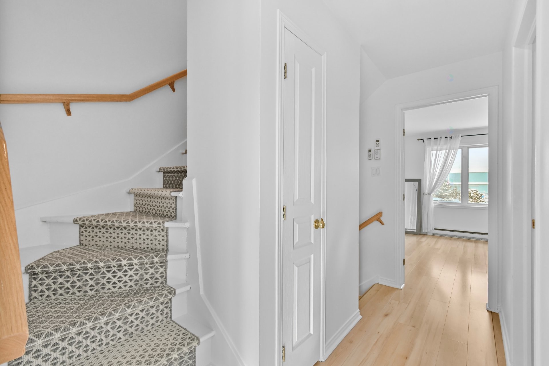 









1559


Rue de l'Everest

,
Montréal (Saint-Laurent),




QC
H2R2W6

