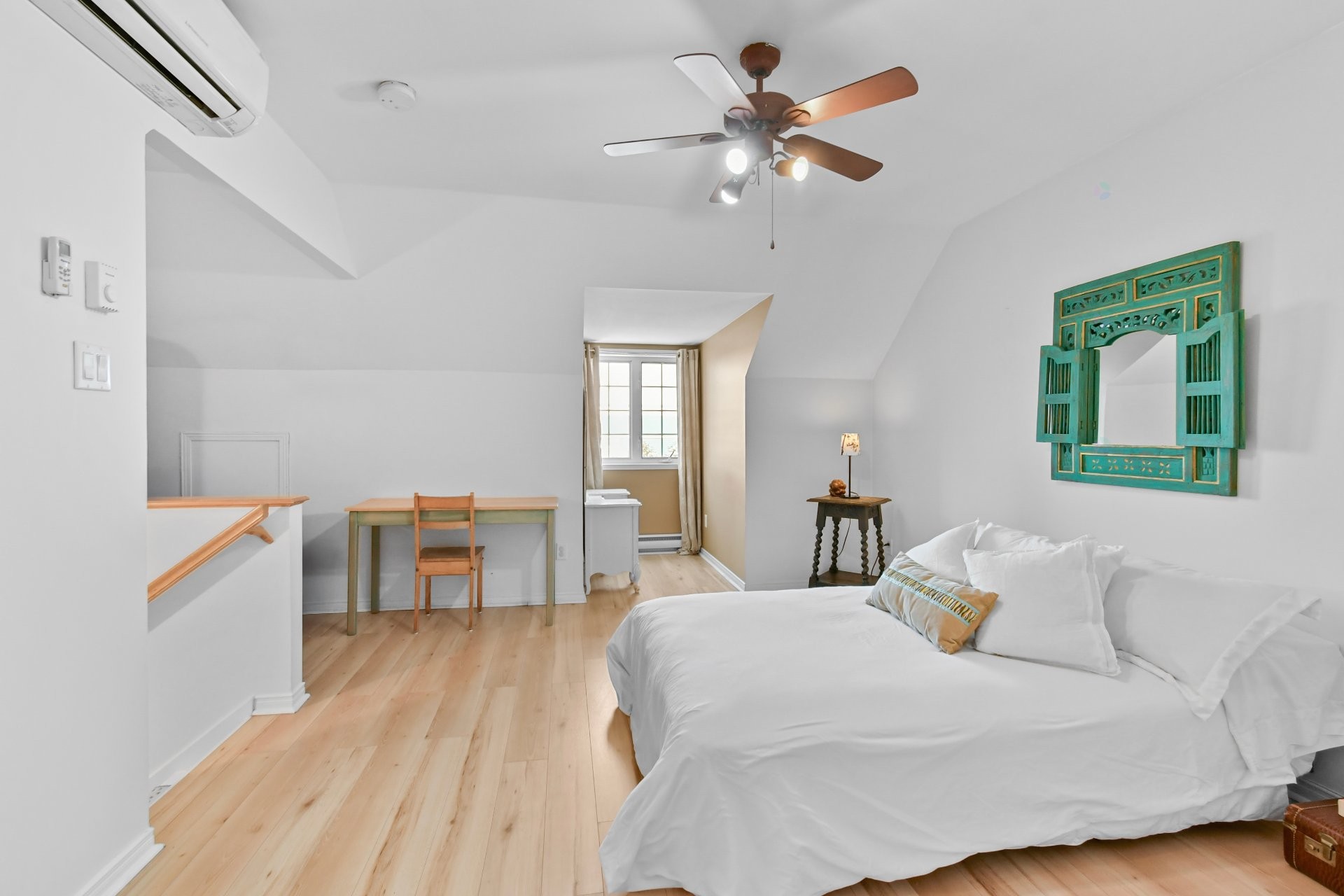 









1559


Rue de l'Everest

,
Montréal (Saint-Laurent),




QC
H2R2W6

