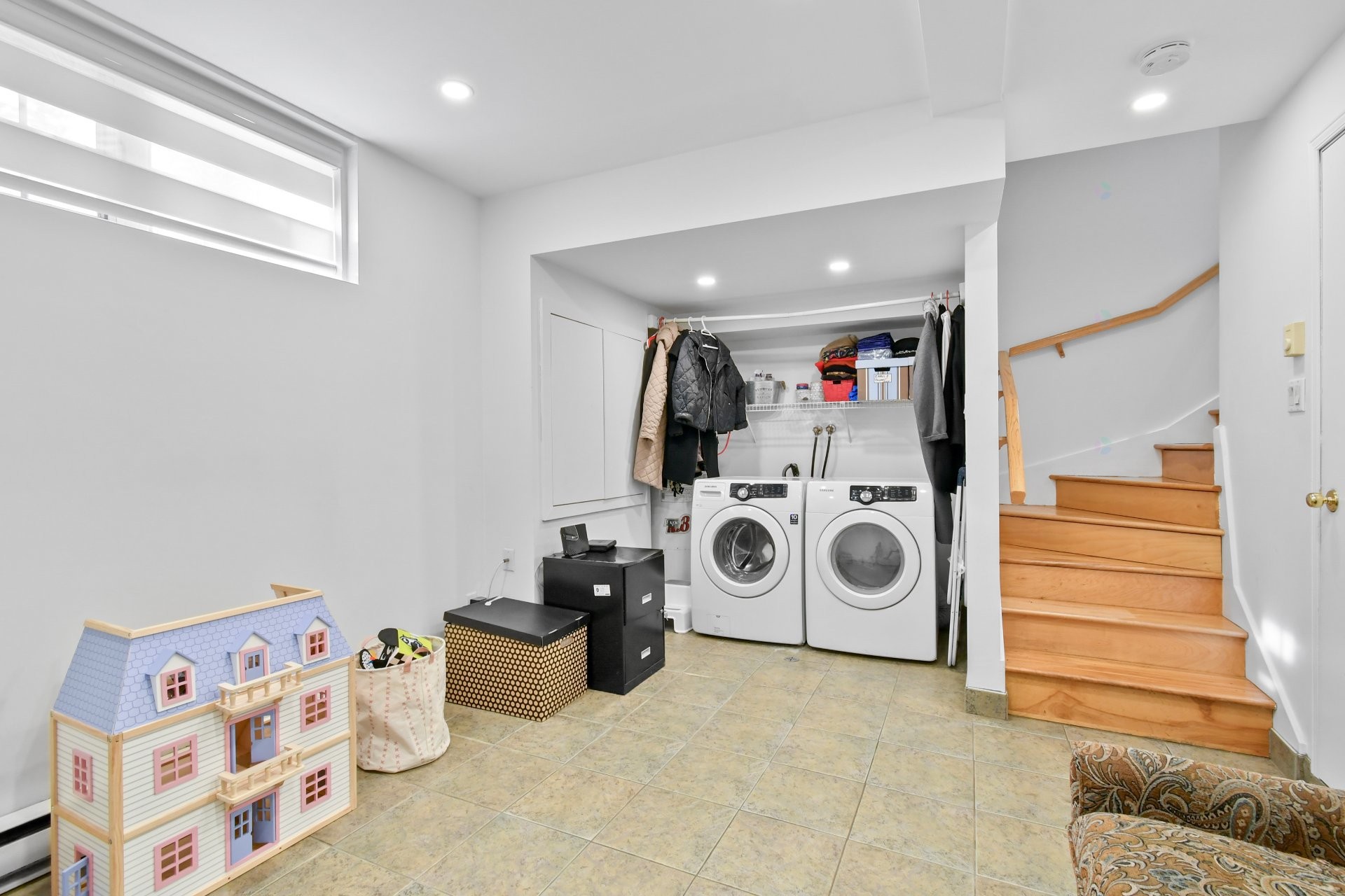 









1559


Rue de l'Everest

,
Montréal (Saint-Laurent),




QC
H2R2W6

