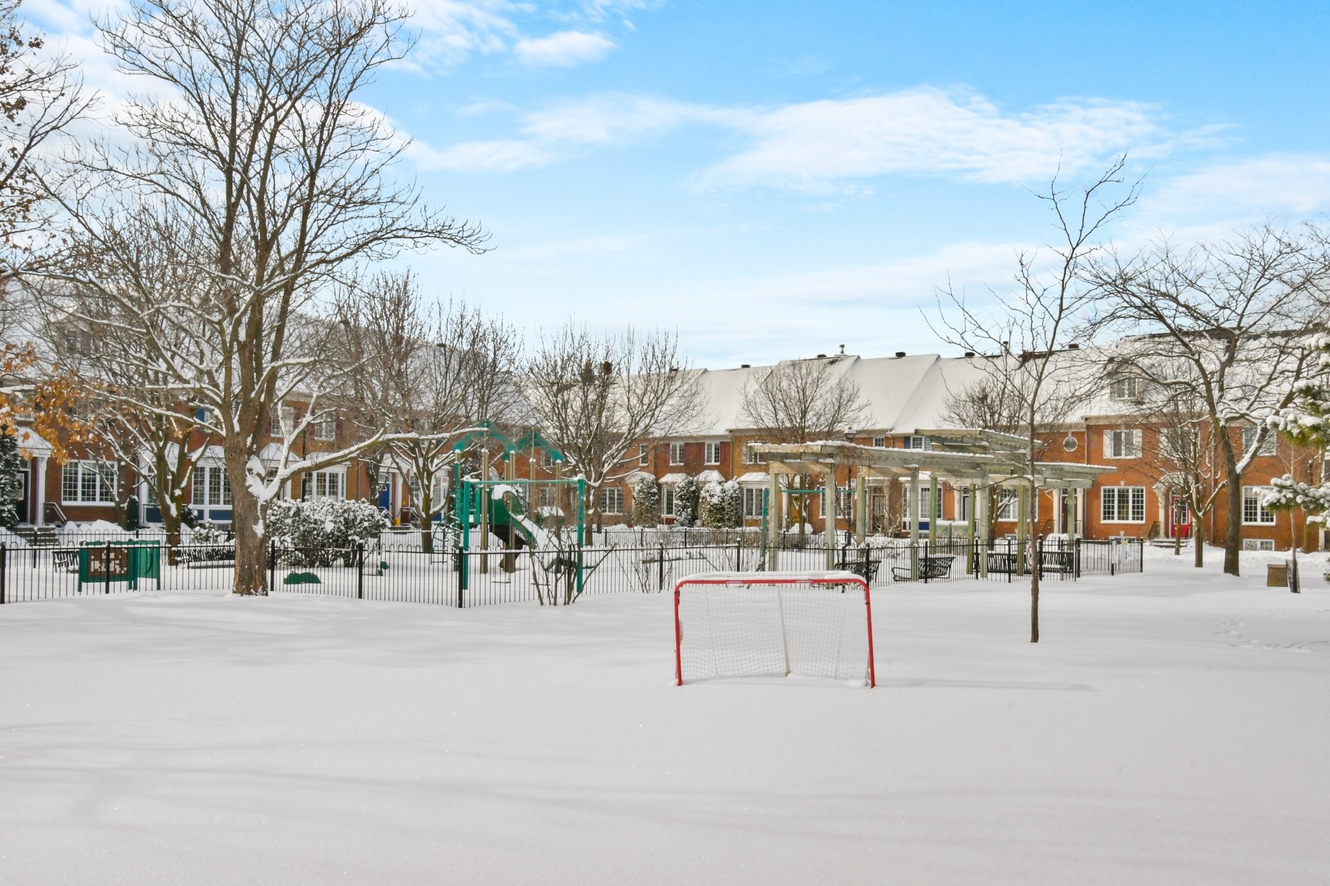 









1559


Rue de l'Everest

,
Montréal (Saint-Laurent),




QC
H2R2W6

