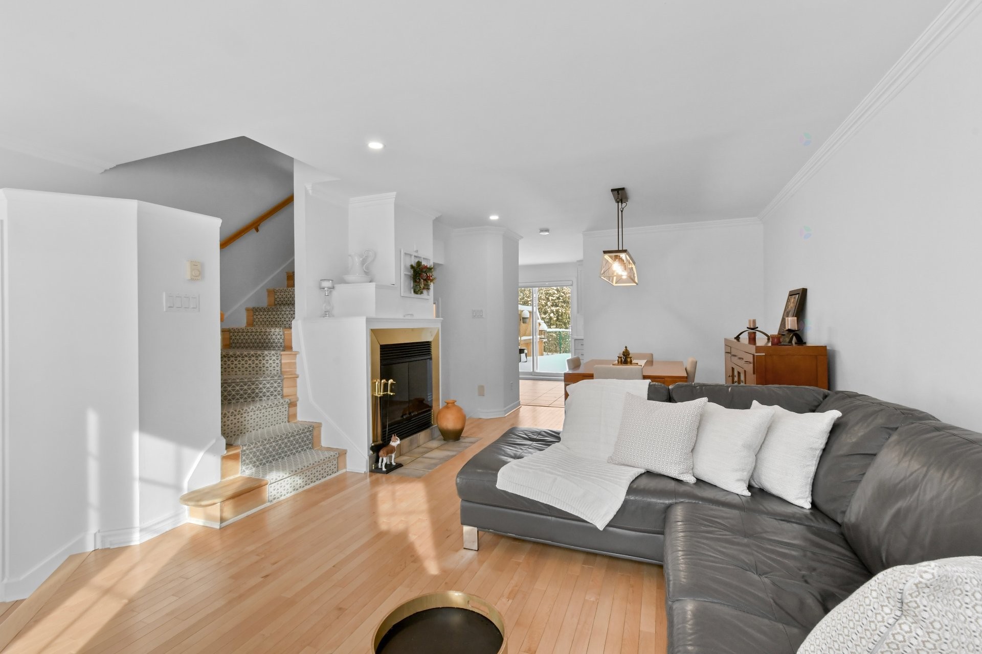 









1559


Rue de l'Everest

,
Montréal (Saint-Laurent),




QC
H2R2W6

