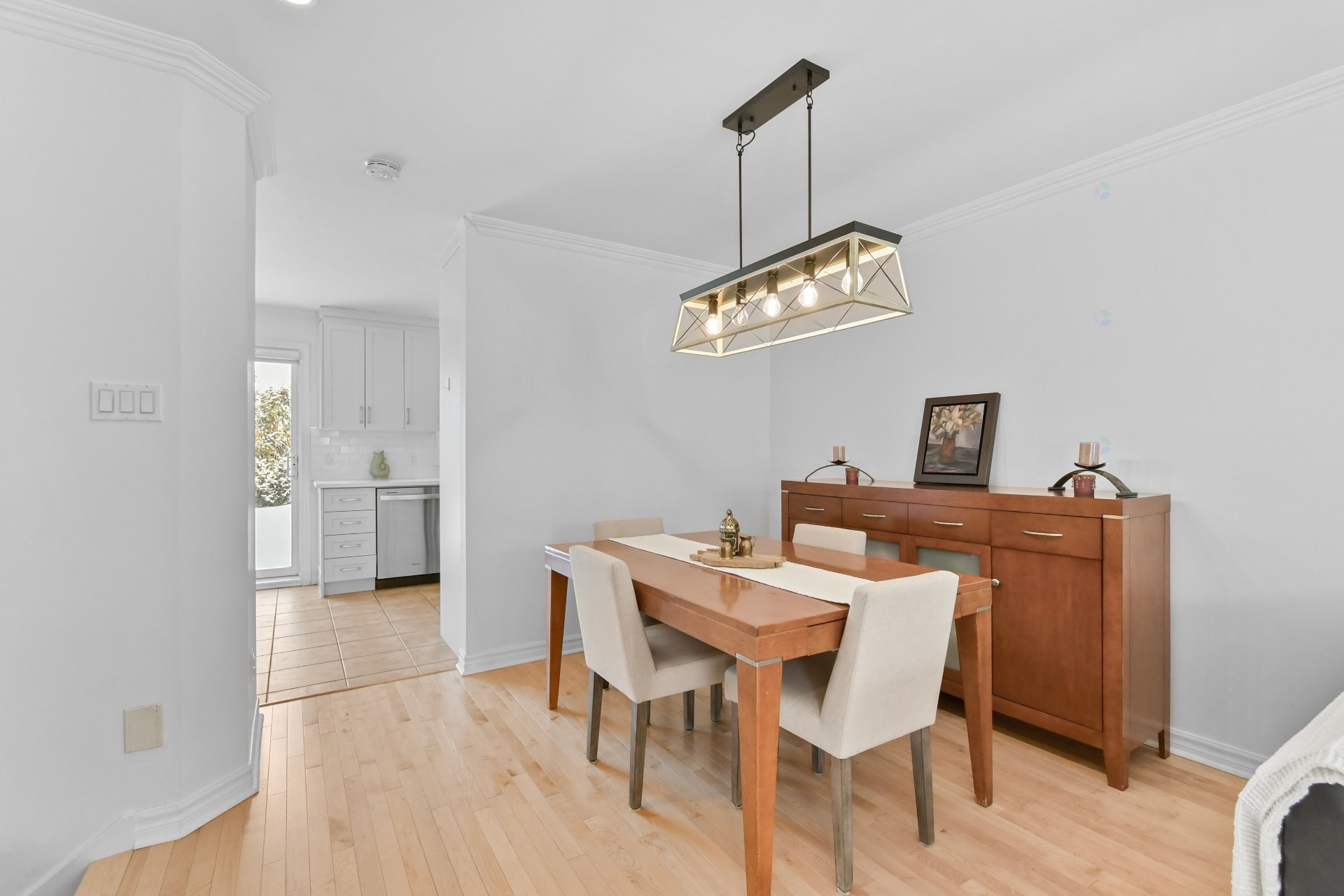 









1559


Rue de l'Everest

,
Montréal (Saint-Laurent),




QC
H2R2W6

