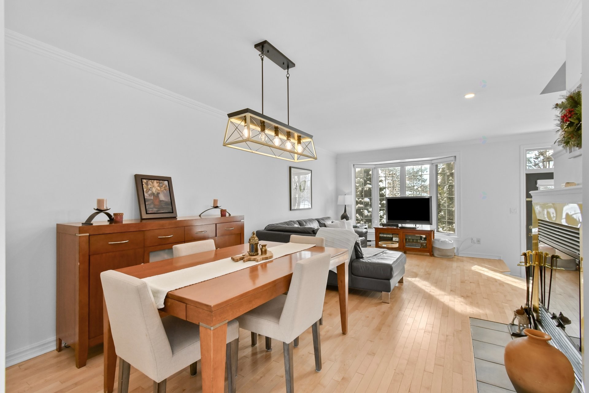 









1559


Rue de l'Everest

,
Montréal (Saint-Laurent),




QC
H2R2W6

