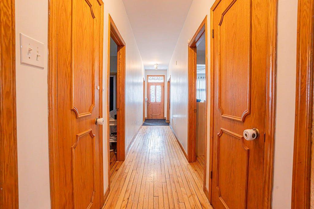 









5633

 - 5637B


14e Avenue

,
Montréal (Rosemont/La Petite-Patrie),




QC
H1X2W3

