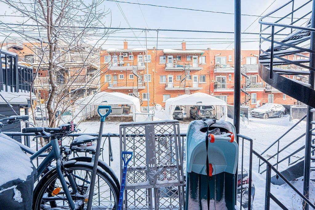 









5633

 - 5637B


14e Avenue

,
Montréal (Rosemont/La Petite-Patrie),




QC
H1X2W3

