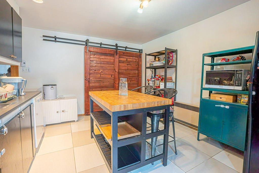 









5633

 - 5637B


14e Avenue

,
Montréal (Rosemont/La Petite-Patrie),




QC
H1X2W3

