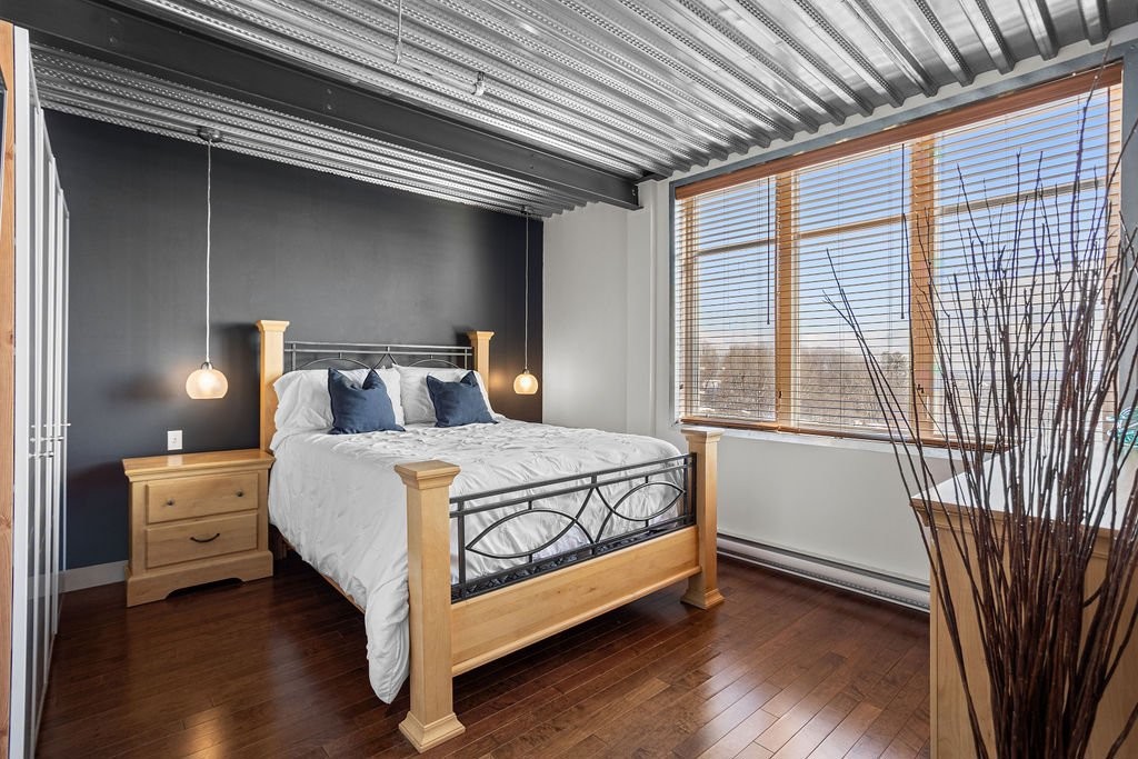 









450


Place Fabien-Drapeau

, 404,
Sainte-Thérèse,




QC
J7E5W6

