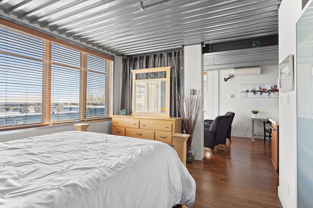 









450


Place Fabien-Drapeau

, 404,
Sainte-Thérèse,




QC
J7E5W6

