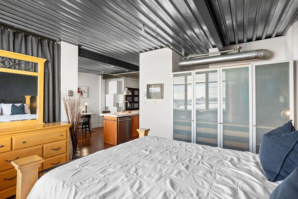 









450


Place Fabien-Drapeau

, 404,
Sainte-Thérèse,




QC
J7E5W6

