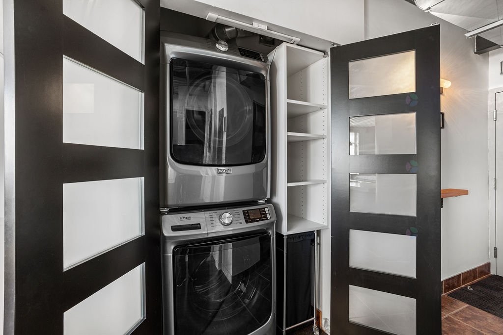 









450


Place Fabien-Drapeau

, 404,
Sainte-Thérèse,




QC
J7E5W6

