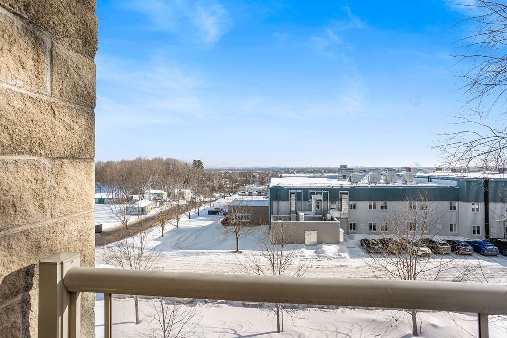 









450


Place Fabien-Drapeau

, 404,
Sainte-Thérèse,




QC
J7E5W6

