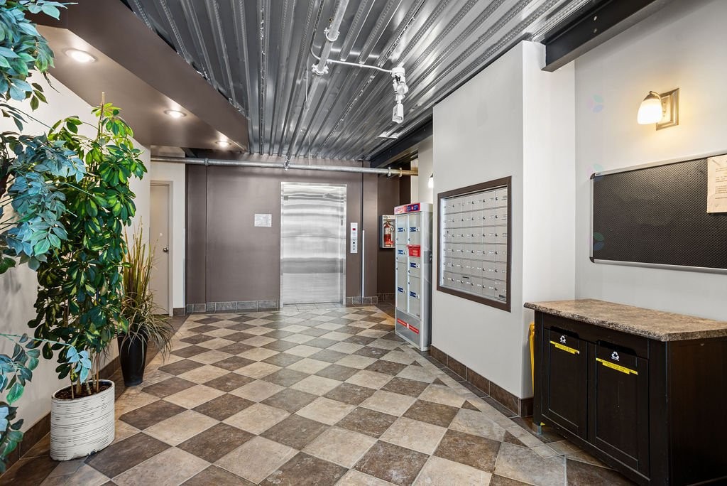 









450


Place Fabien-Drapeau

, 404,
Sainte-Thérèse,




QC
J7E5W6

