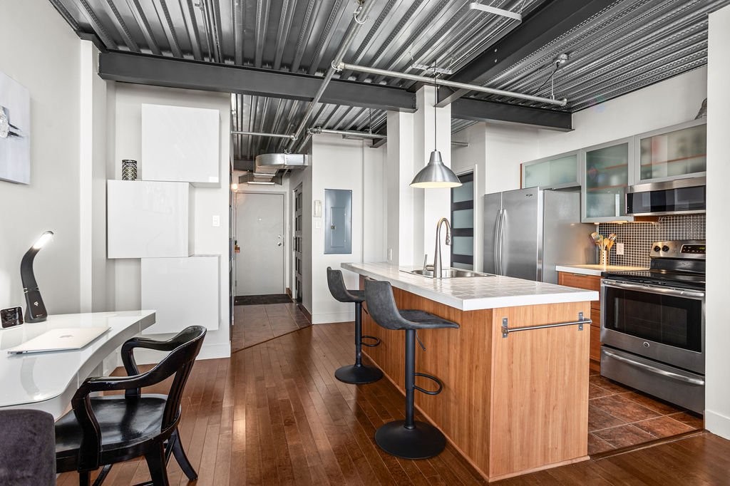 









450


Place Fabien-Drapeau

, 404,
Sainte-Thérèse,




QC
J7E5W6

