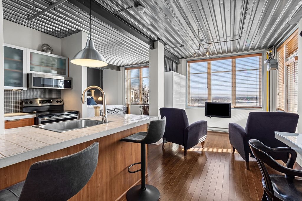 









450


Place Fabien-Drapeau

, 404,
Sainte-Thérèse,




QC
J7E5W6

