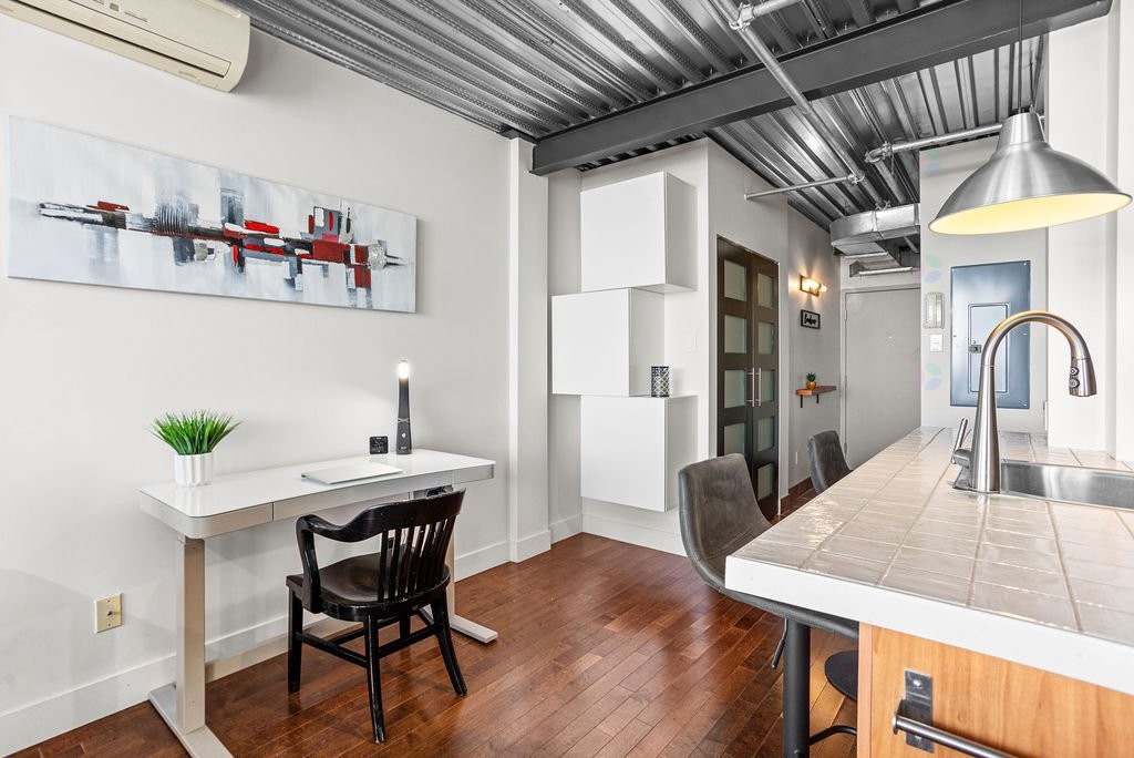 









450


Place Fabien-Drapeau

, 404,
Sainte-Thérèse,




QC
J7E5W6

