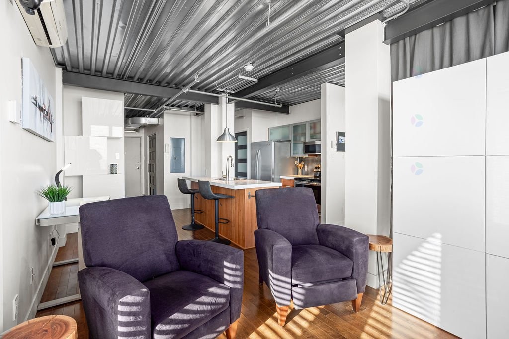 









450


Place Fabien-Drapeau

, 404,
Sainte-Thérèse,




QC
J7E5W6

