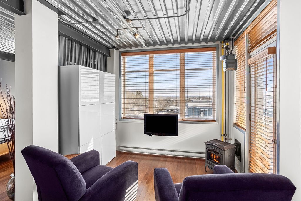 









450


Place Fabien-Drapeau

, 404,
Sainte-Thérèse,




QC
J7E5W6

