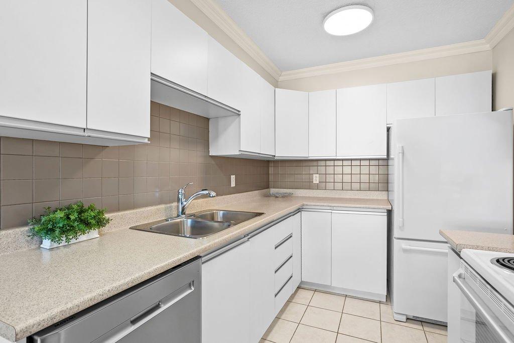 









4460


Ch. des Cageux

, 506,
Laval (Chomedey),




QC
H7W2S7

