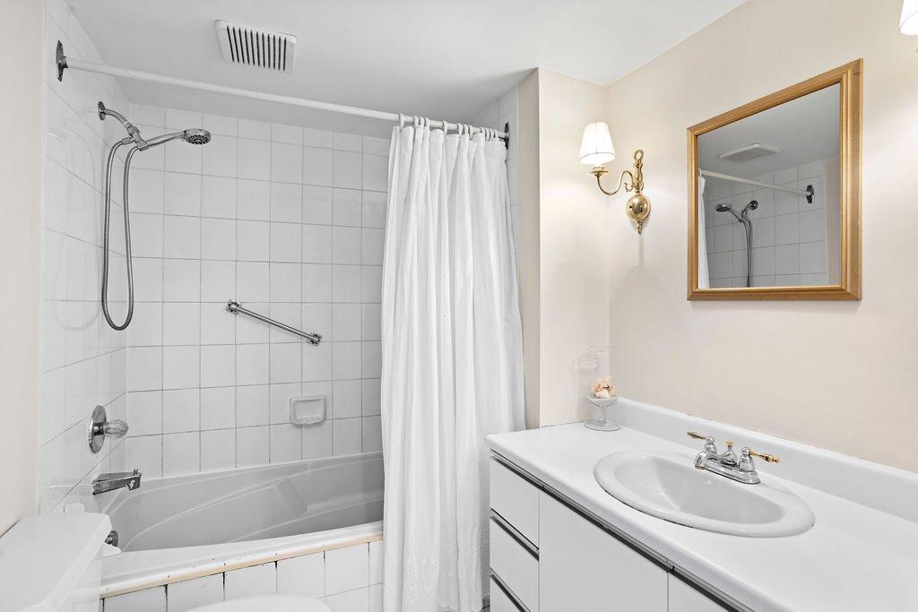 









4460


Ch. des Cageux

, 506,
Laval (Chomedey),




QC
H7W2S7

