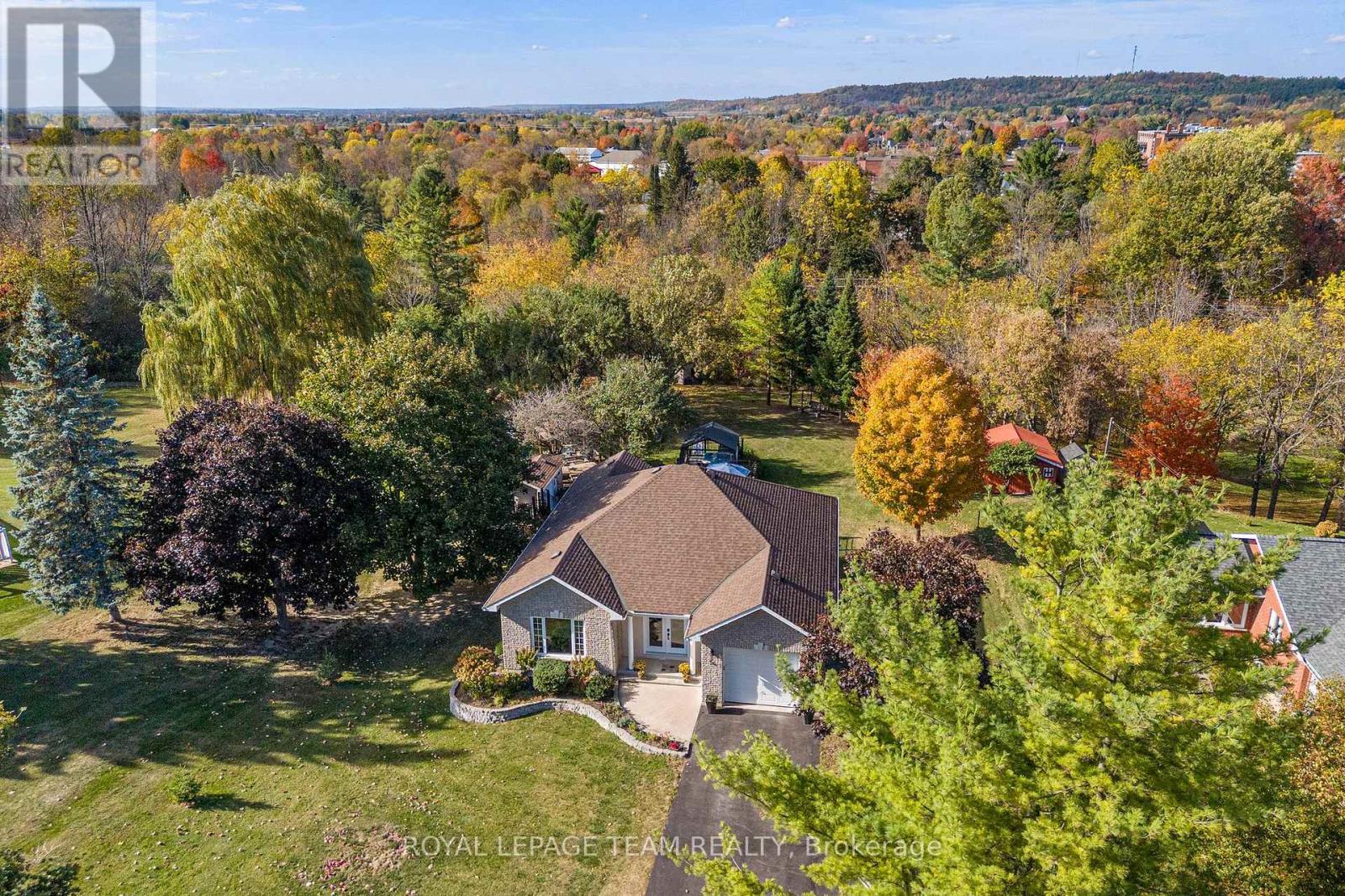 












230 OPEONGO ROAD

,
Renfrew,




Ontario
K7V2T5

