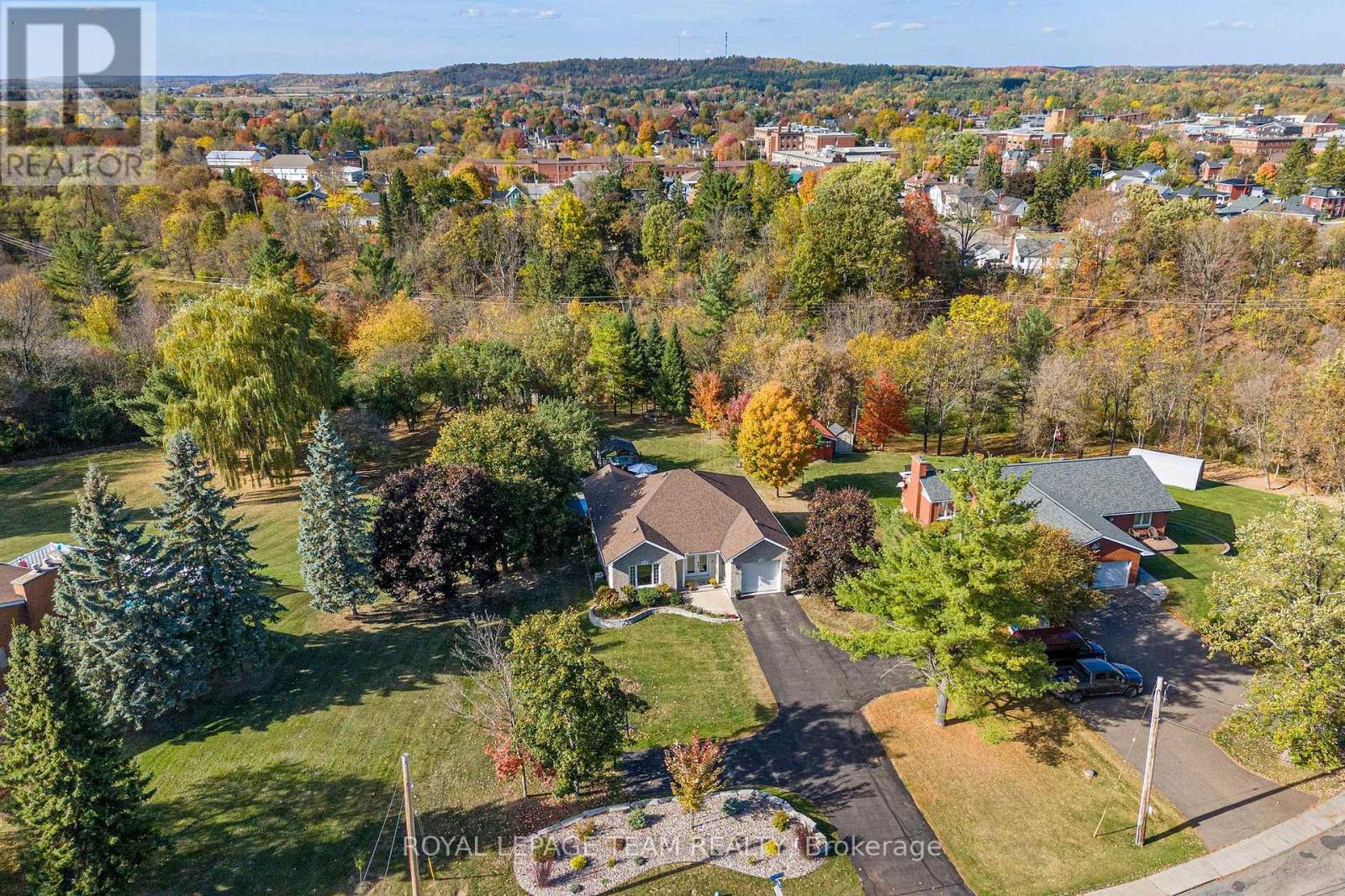 












230 OPEONGO ROAD

,
Renfrew,




Ontario
K7V2T5

