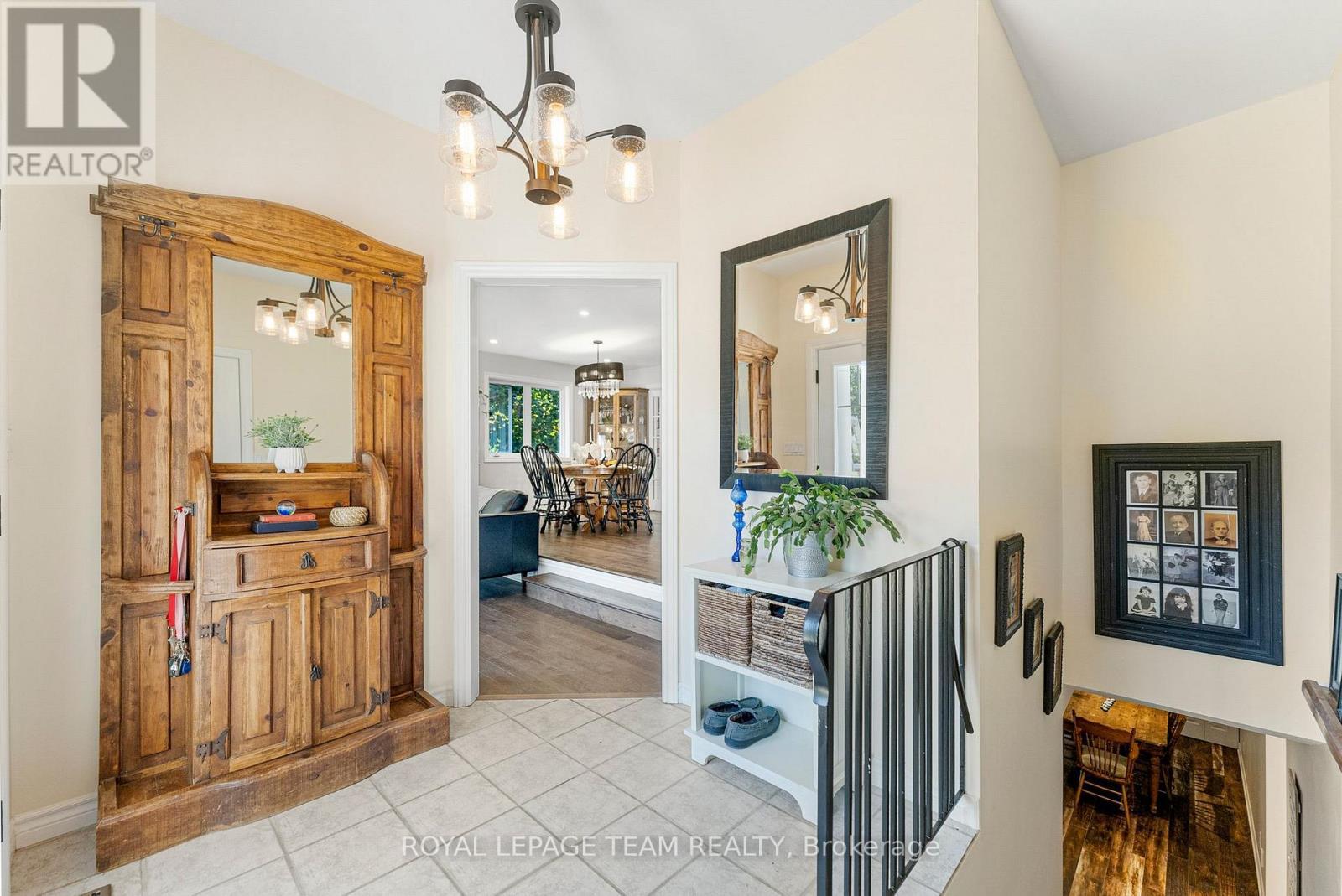 












230 OPEONGO ROAD

,
Renfrew,




Ontario
K7V2T5

