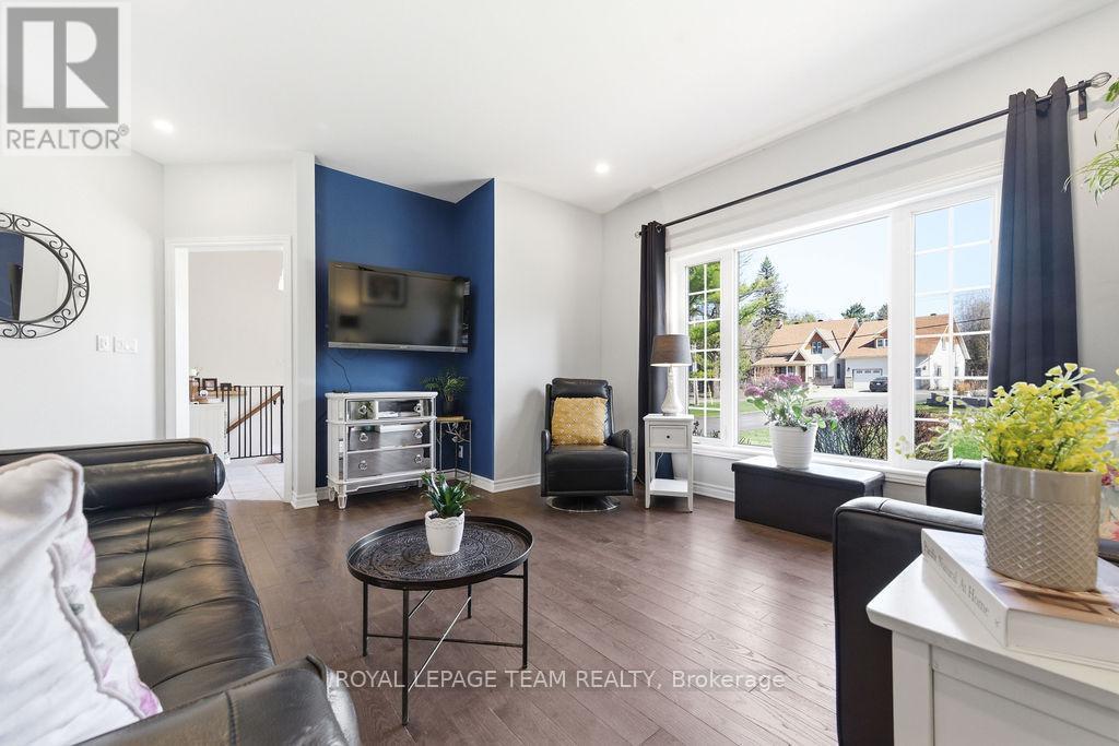 












230 OPEONGO ROAD

,
Renfrew,




Ontario
K7V2T5

