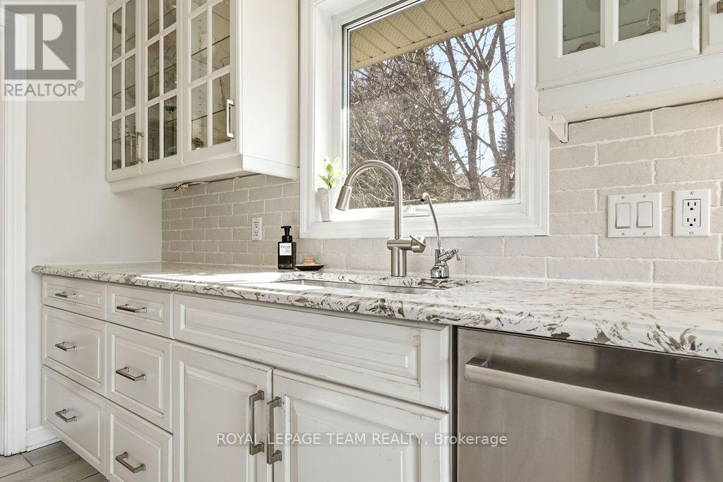 












230 OPEONGO ROAD

,
Renfrew,




Ontario
K7V2T5

