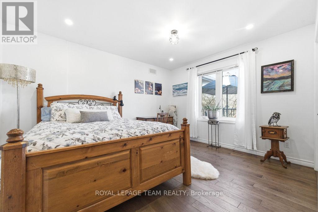 












230 OPEONGO ROAD

,
Renfrew,




Ontario
K7V2T5

