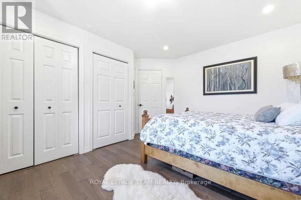 












230 OPEONGO ROAD

,
Renfrew,




Ontario
K7V2T5

