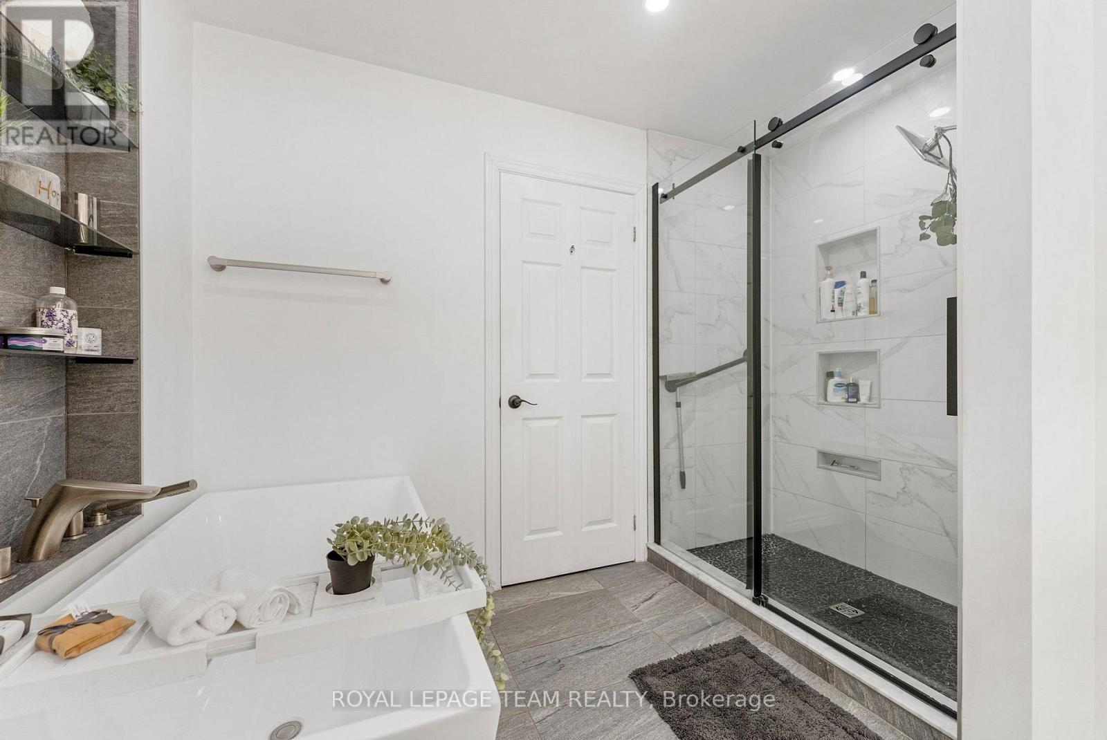 












230 OPEONGO ROAD

,
Renfrew,




Ontario
K7V2T5

