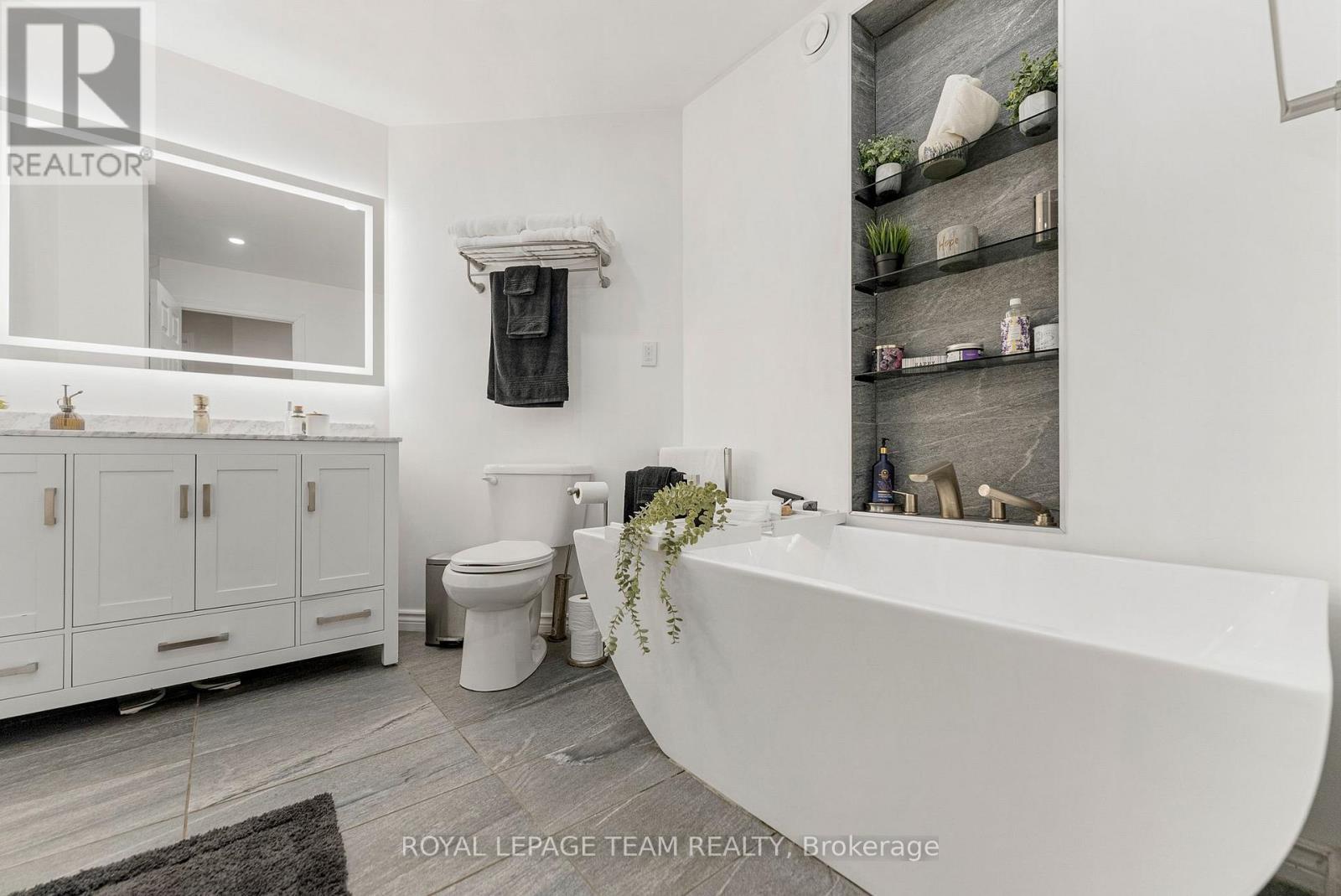 












230 OPEONGO ROAD

,
Renfrew,




Ontario
K7V2T5

